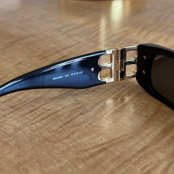 BALENCIAGA Sunglasses - Picture 4 of 9